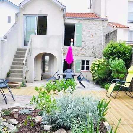 Maison Centre-ville Avec Cour Privee, A Pied Ferienhaus