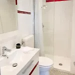 Maison Centre-ville Avec Cour Privee, A Pied * 莱萨布勒-多洛讷